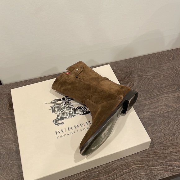 Burberry Housecheck Lyndhurst Flat Boot - Picture 6 of 6